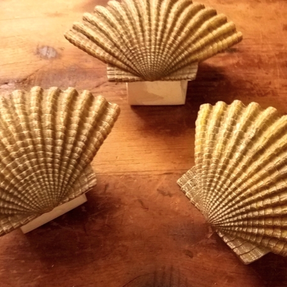 Set of 3 Scalloped Nautilus Towel Or Fabric Holders. - Picture 7 of 7